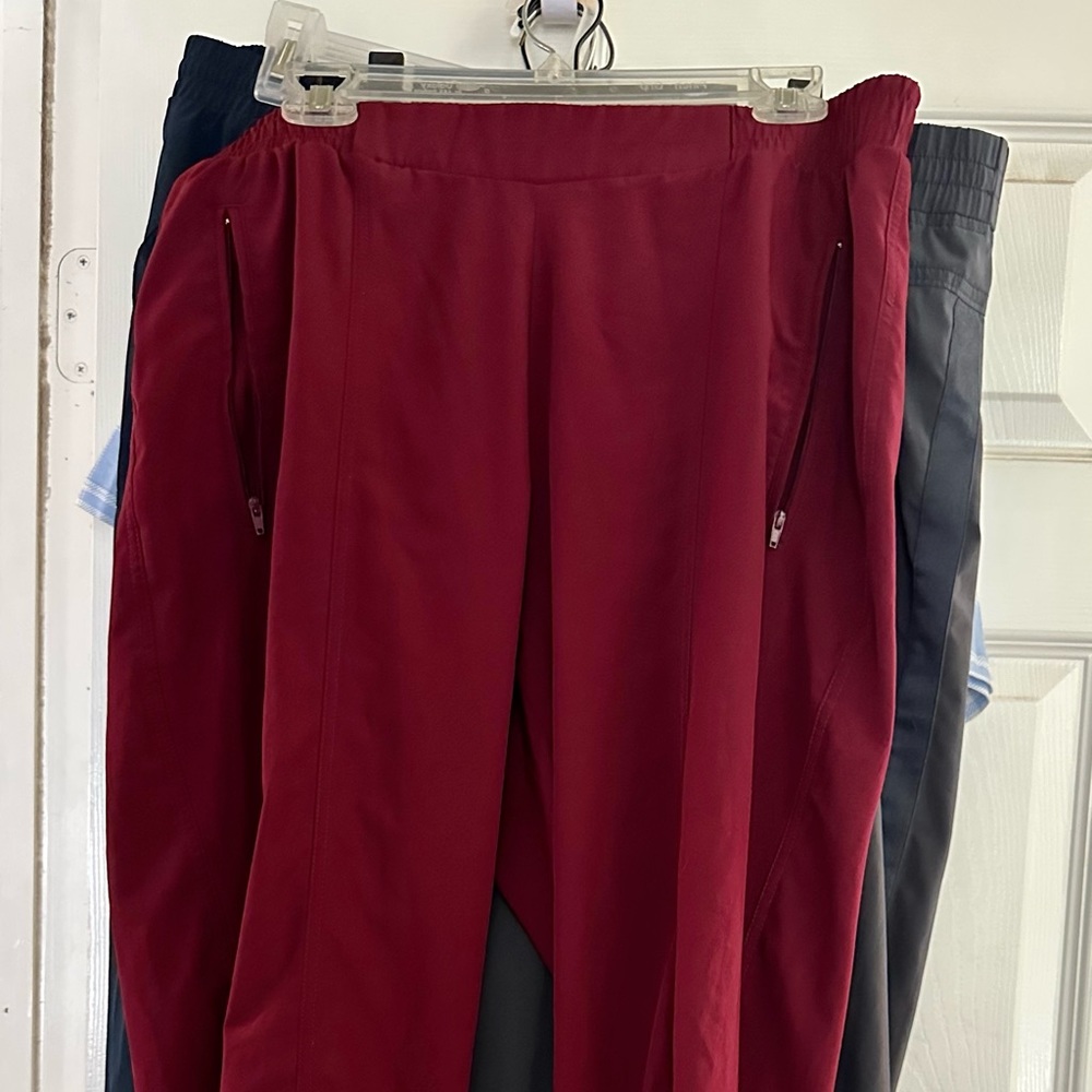 Maroon tech jogger GUC